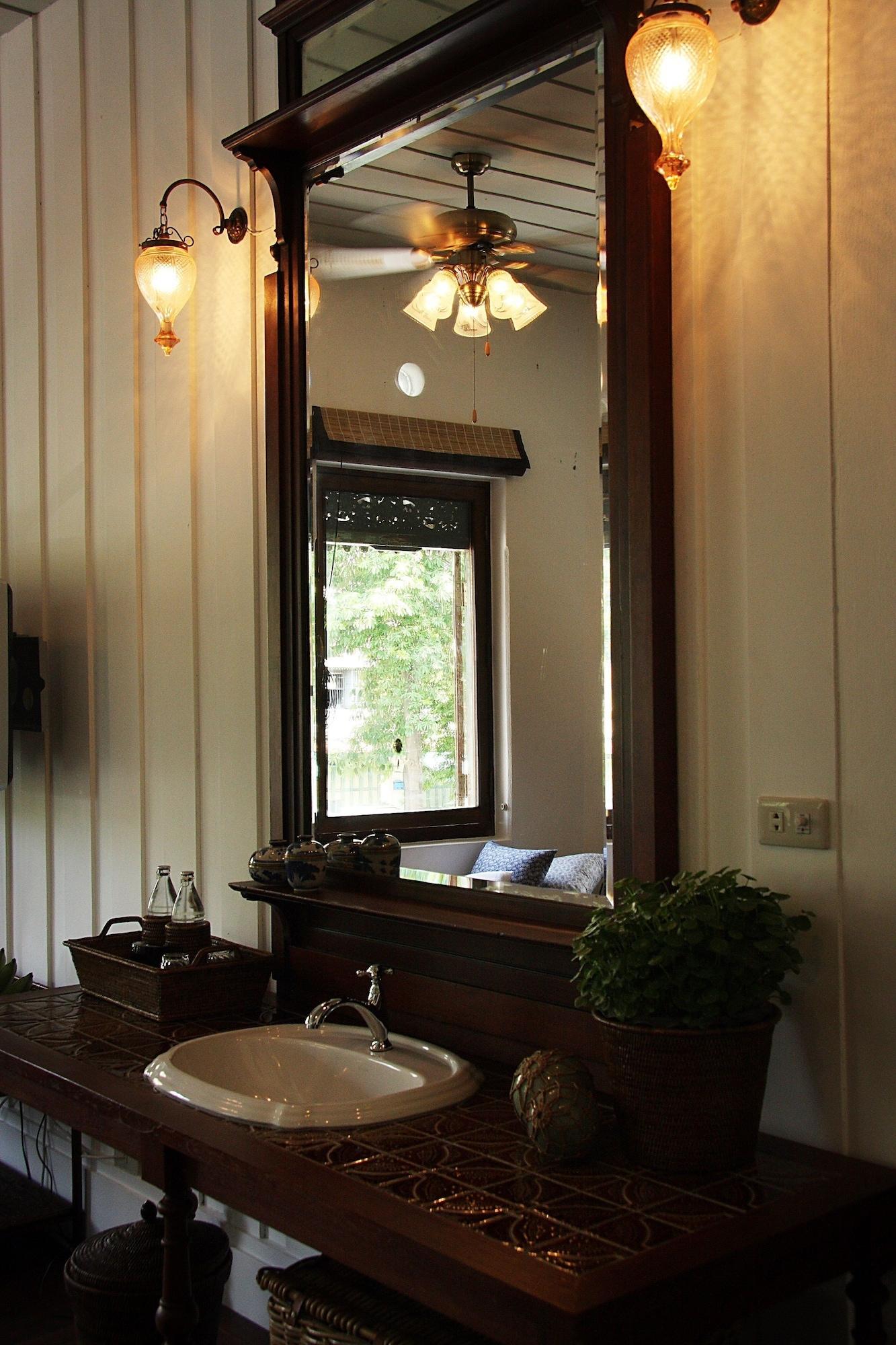 The Bhuthorn Bed & Breakfast Bangkok Dış mekan fotoğraf